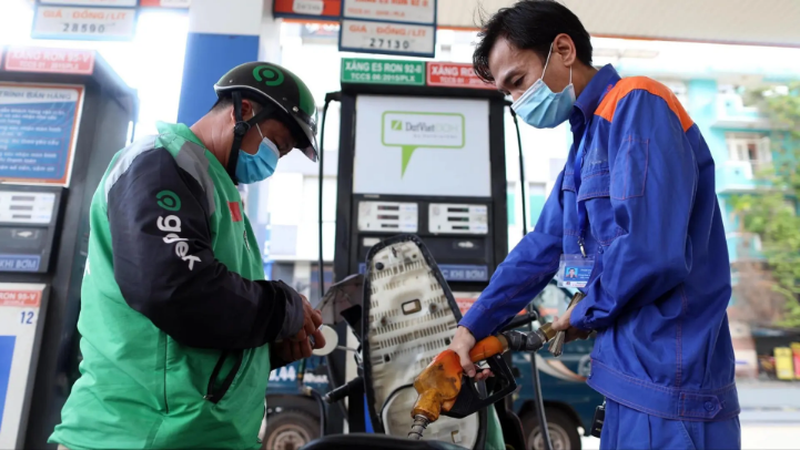 Giá xăng dầu đồng loạt tăng mạnh